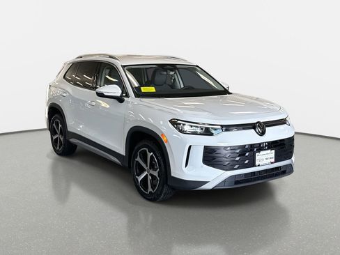 New 2026 Volkswagen Tiguan SE image 3