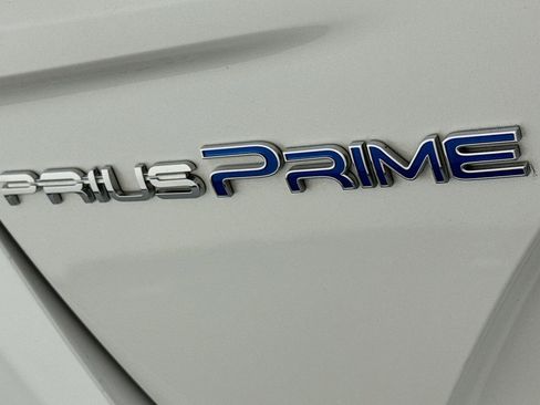 Used 2022 Toyota Prius Prime XLE image 9