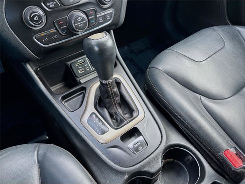 Used 2015 Jeep Cherokee Limited w/ Trailer Tow Group image 26