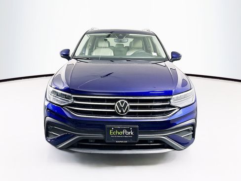 Used 2023 Volkswagen Tiguan SE FWD image 2