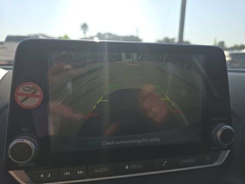 Certified 2025 Nissan Sentra SR FWD image 19