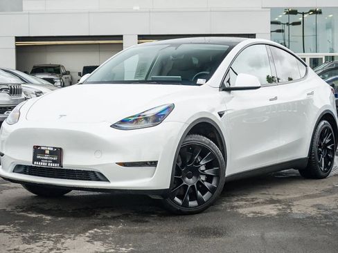 Used 2024 Tesla Model Y Long Range image 1
