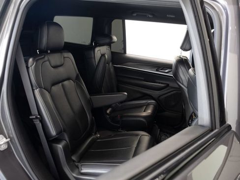 Used 2025 Jeep Grand Cherokee L Limited w/ Black Appearance Package RWD image 23