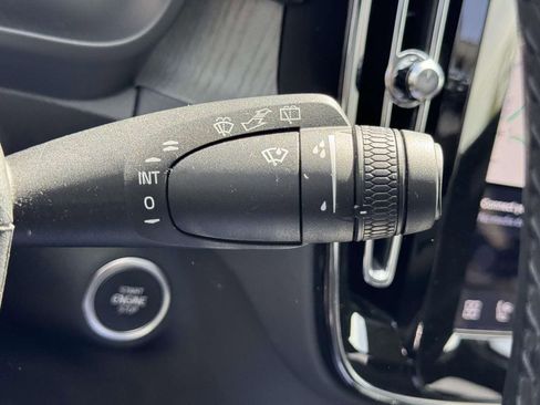Certified 2025 Volvo XC40 B5 Plus AWD/4WD image 25