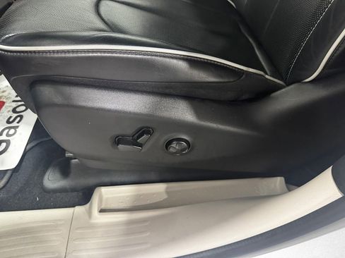 Used 2024 Chrysler Pacifica Limited image 20