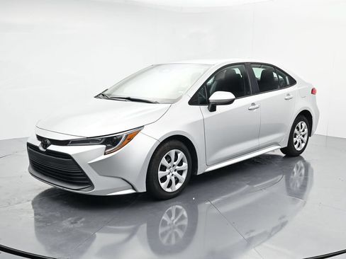 Used 2023 Toyota Corolla LE FWD image 4