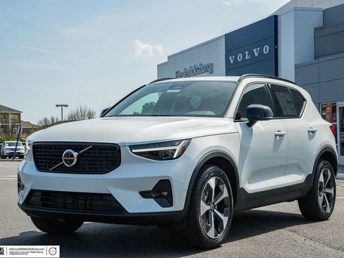 New 2026 Volvo XC40 B5 Plus w/ Climate Package AWD/4WD image 3