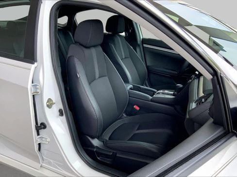 Used 2019 Honda Civic Sport image 9