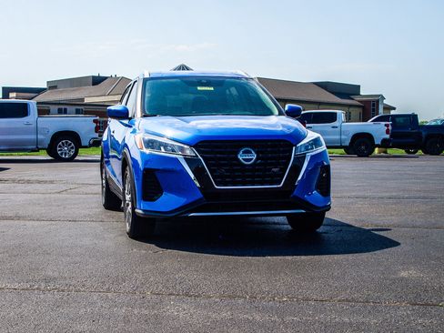 Used 2021 Nissan Kicks SV image 10