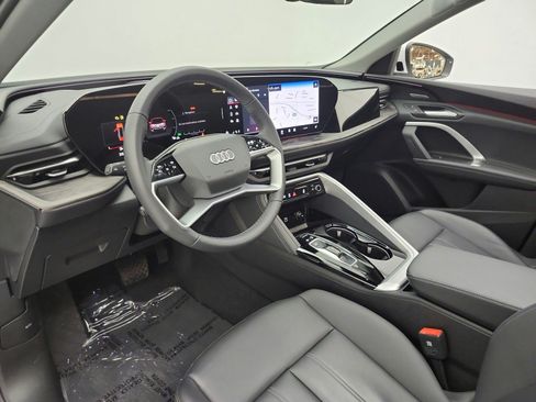 Used 2025 Audi Q5 Premium w/ Premium Plus AWD/4WD image 12