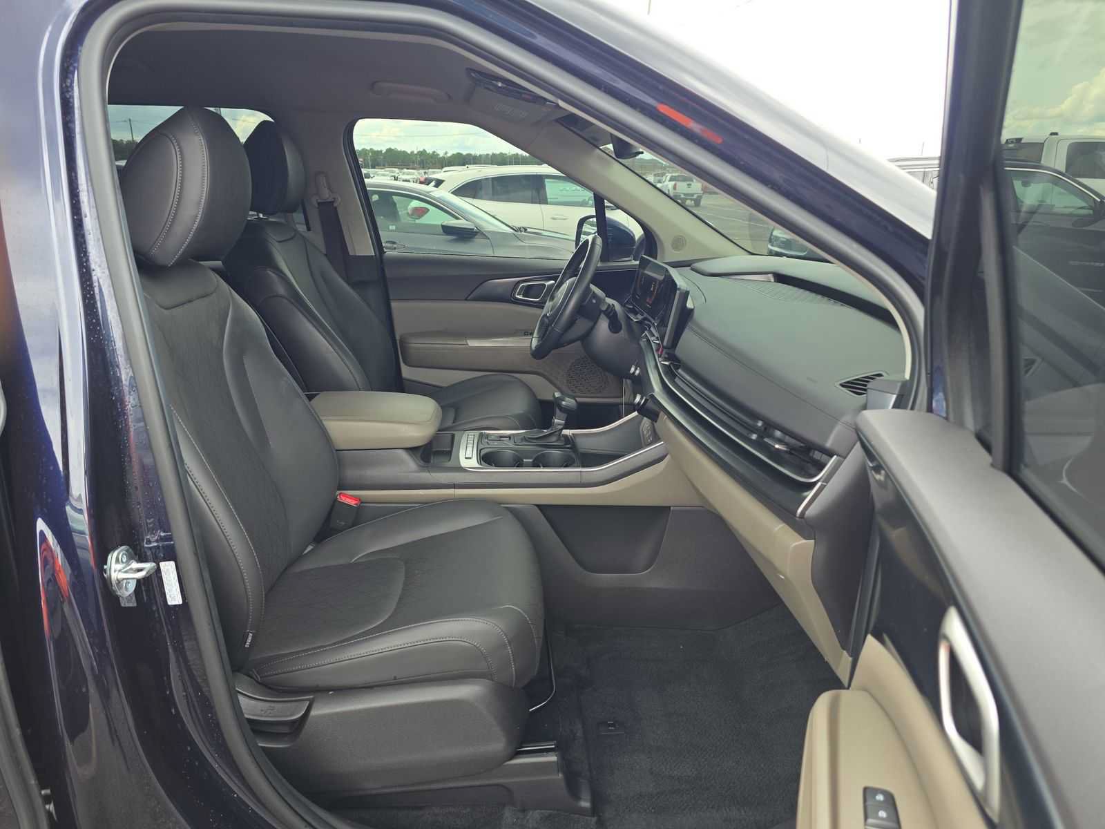 Used 2026 Kia Carnival FWD image 15