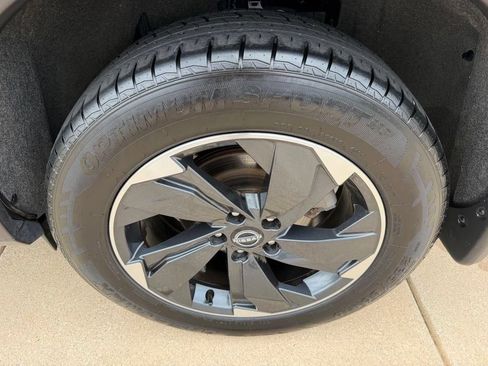 Used 2025 Nissan Rogue SV AWD/4WD image 27