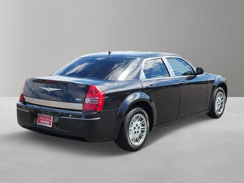Used 2008 Chrysler 300 LX RWD image 4