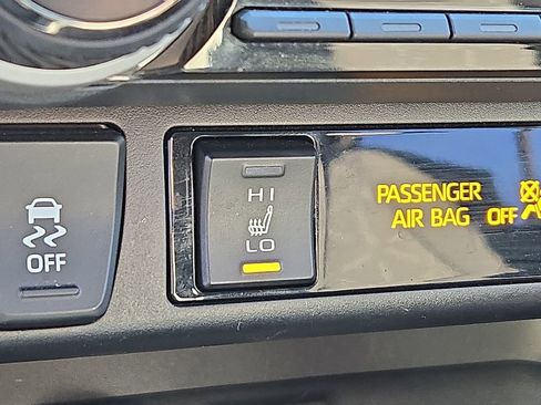 Used 2019 Toyota RAV4 XLE w/ Convenience Package image 24