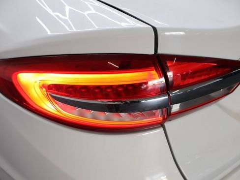 Used 2020 Ford Fusion SE image 28