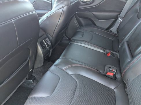 Used 2019 Jeep Cherokee Trailhawk image 14