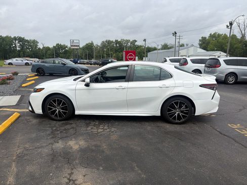 Used 2021 Toyota Camry SE FWD image 5
