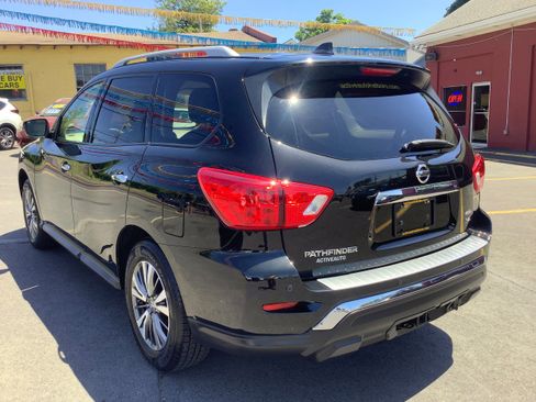 Used 2019 Nissan Pathfinder SL AWD/4WD image 5