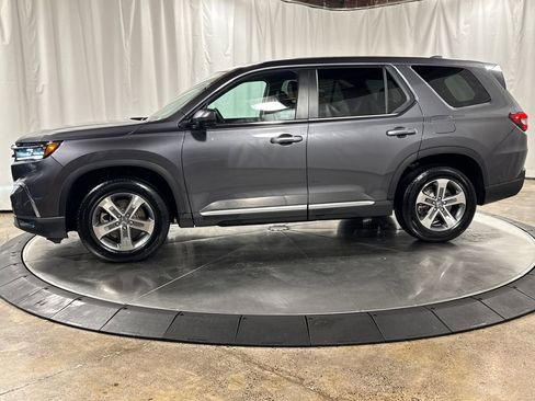 Used 2025 Honda Pilot EX-L image 8