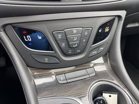 Used 2019 Buick Envision Essence FWD image 25