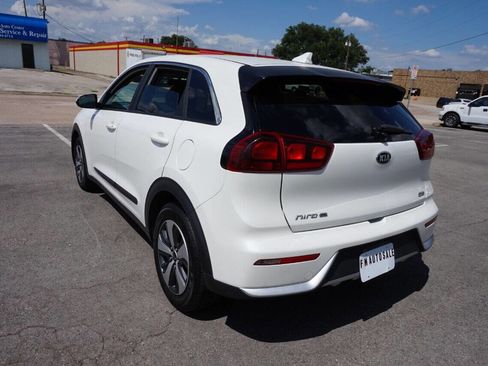 Used 2017 Kia Niro FE image 8