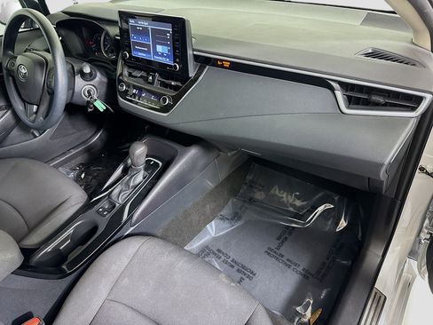 Used 2022 Toyota Corolla LE image 29