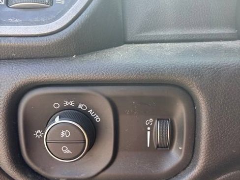 Used 2024 RAM 2500 Tradesman w/ Chrome Appearance Group AWD/4WD image 11
