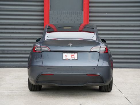 Used 2023 Tesla Model Y AWD image 10
