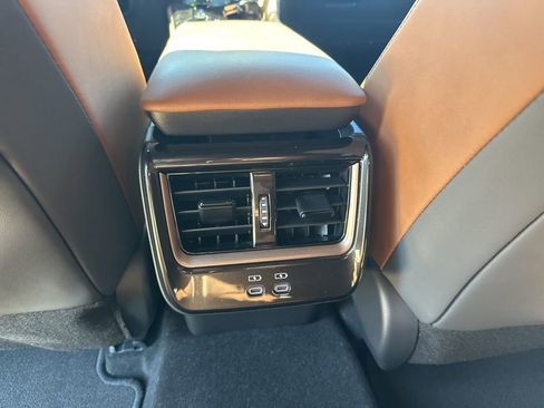 Used 2025 Toyota Crown Signia image 38