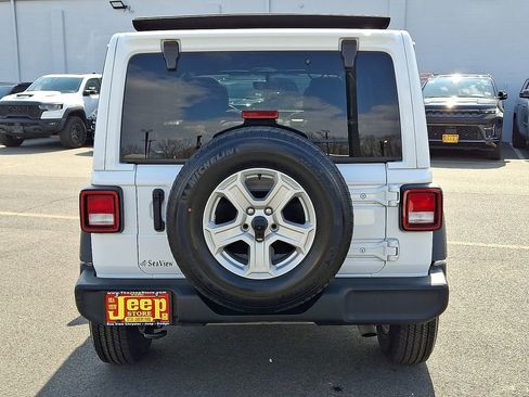 Used 2022 Jeep Wrangler Unlimited Sport w/ Sun And Sound Package image 5