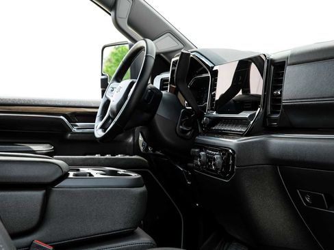 Used 2024 Chevrolet Silverado 2500 LT w/ Midnight Edition image 26