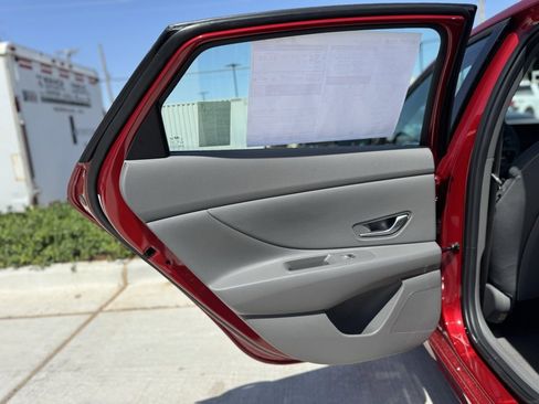New 2025 Hyundai Elantra SEL image 15