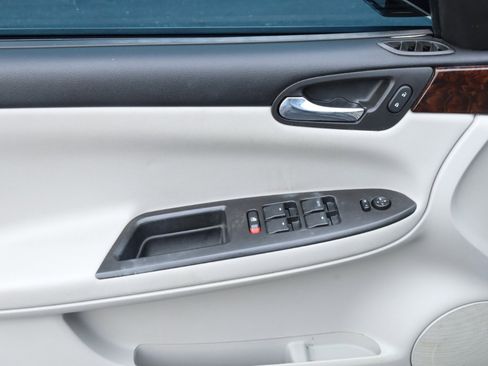 Used 2016 Chevrolet Impala LT w/ LT Sunroof Package image 24