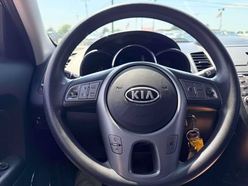 Used 2011 Kia Soul + FWD image 12