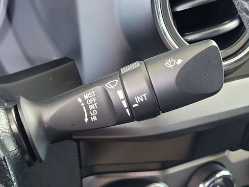 Used 2022 Toyota Tacoma TRD Off-Road AWD/4WD image 17