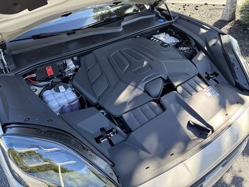 Certified 2026 Porsche Cayenne AWD/4WD image 22