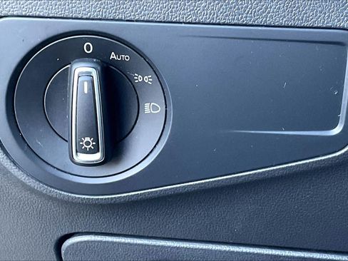 Used 2019 Volkswagen Tiguan SE w/ Panoramic Sunroof Package image 25