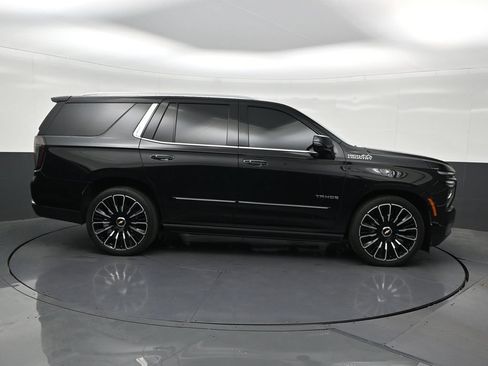 Used 2025 Chevrolet Tahoe High Country AWD/4WD image 9