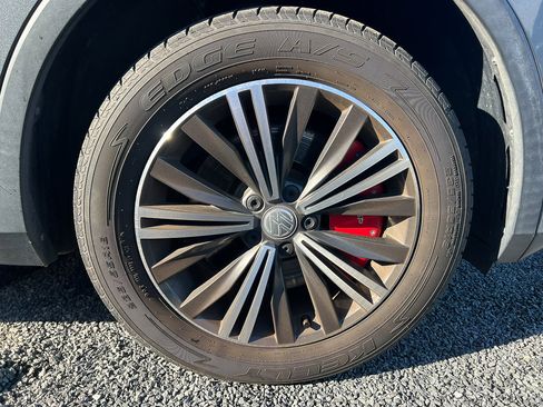 Used 2018 Volkswagen Tiguan SEL image 7