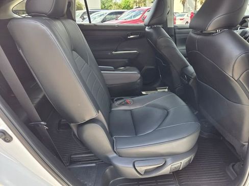Used 2023 Toyota Highlander XLE image 15