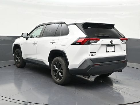 Used 2022 Toyota RAV4 LE FWD image 3