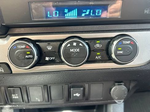 Used 2022 Toyota Tacoma SR5 AWD/4WD image 14