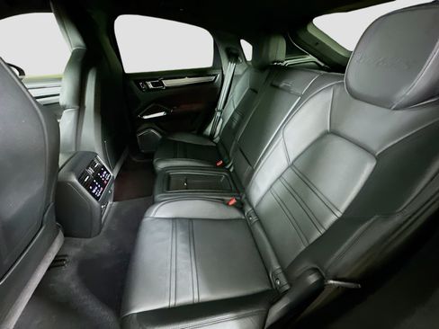 Used 2020 Porsche Cayenne Turbo S AWD/4WD image 31