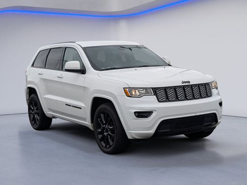 Used 2019 Jeep Grand Cherokee Altitude AWD/4WD image 5