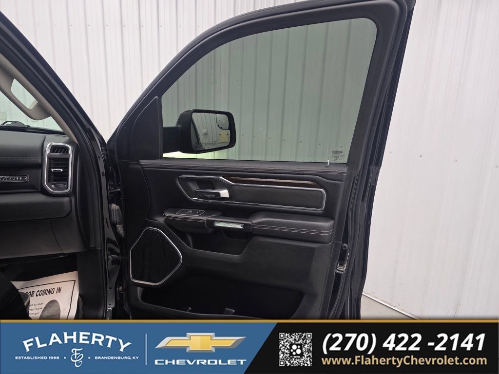 Used 2022 RAM 1500 Laramie AWD/4WD image 13