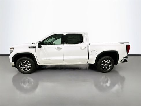 New 2026 GMC Sierra 1500 SLT image 4