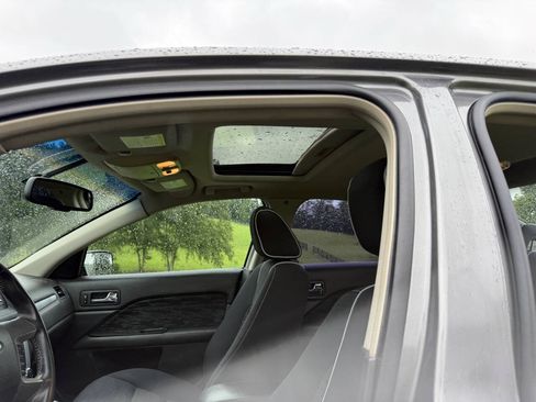 Used 2010 Ford Fusion SE FWD image 15