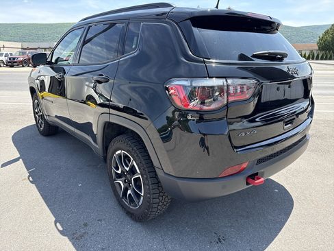 Used 2024 Jeep Compass Trailhawk AWD/4WD image 6