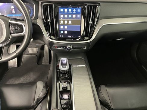 Used 2024 Volvo S60 B5 Plus image 22