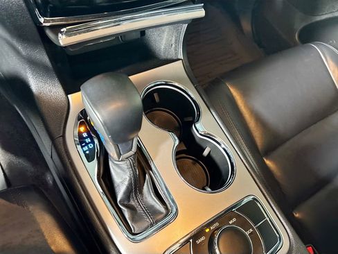 Used 2019 Jeep Grand Cherokee Limited AWD/4WD image 18